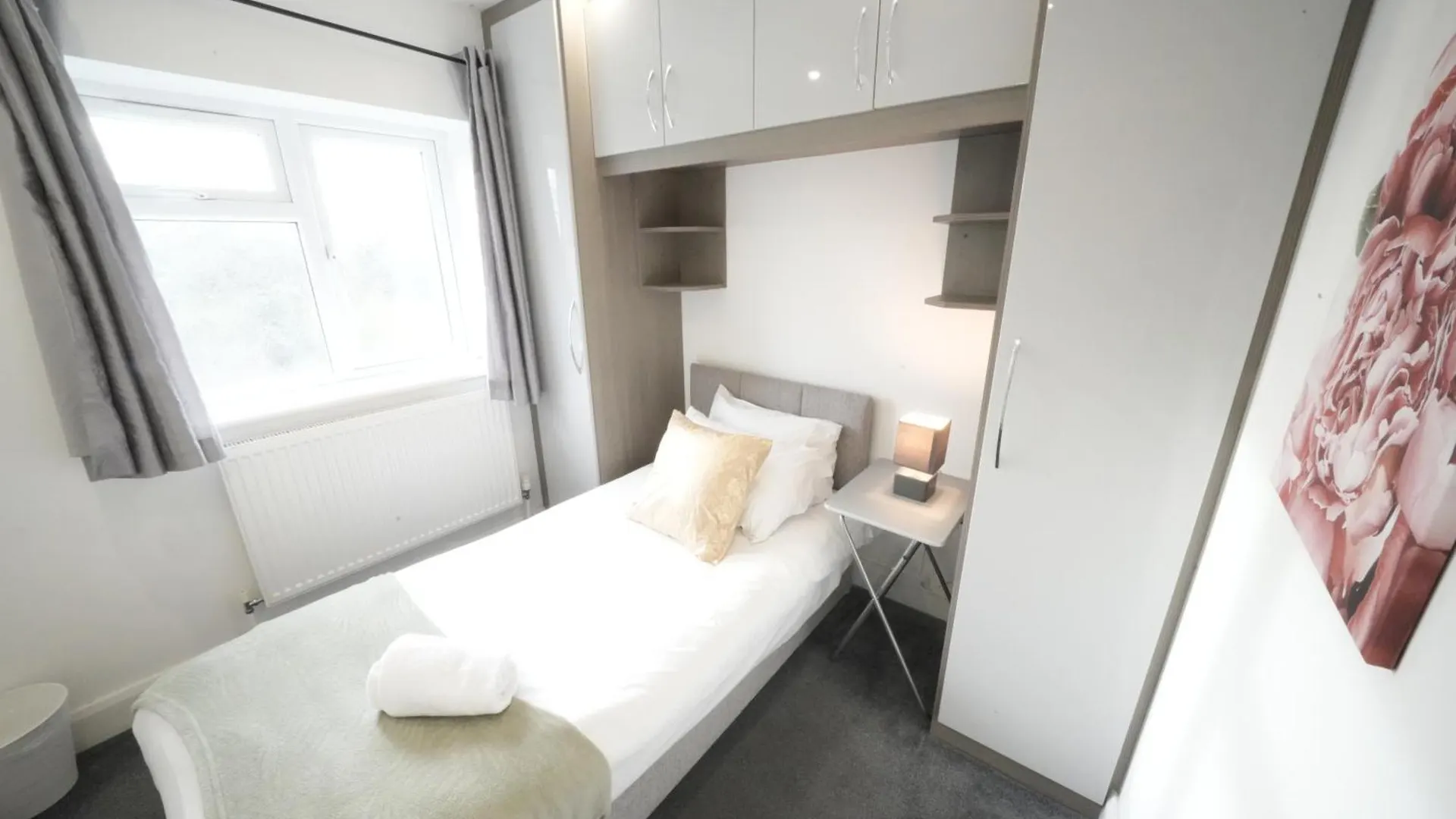 The Hatton Rooms Harlington  0*, Harlington (Greater London)